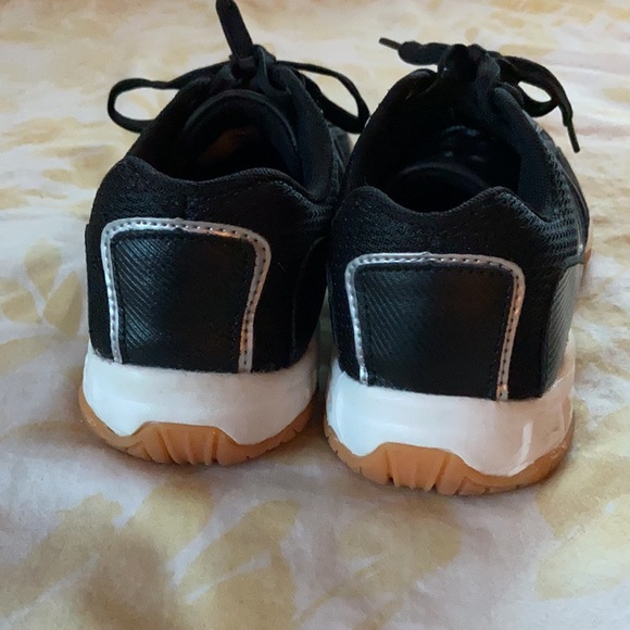 Black volley ball shoes - Picture 4 of 4